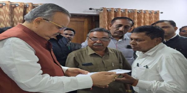 बस्तर माटी ने संस्कृति विभाग का क्षेत्रीय कार्यालय बस्तर में खाेलने विधानसभा अध्यक्ष काे साैंपा ज्ञापन