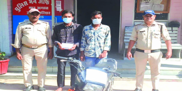 मोबाइल छीनने वाले दो दबोचे