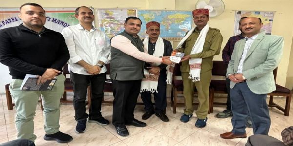 विश्व डाक दिवस : डाक केवल पत्र नहीं पहुंचाती, वह दिलों को जोड़ती है : आचार्य ललित कुमार अवस्थी
