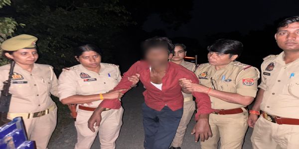 चलती ऑटो से महिला के कूदने के मामले में आराेपित चालक मुठभेड़ में गिरफ्तार