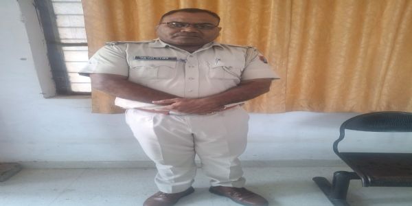 सहायक पुलिस उप निरीक्षक तीस हजार रुपये की रिश्वत लेते गिरफ्तार