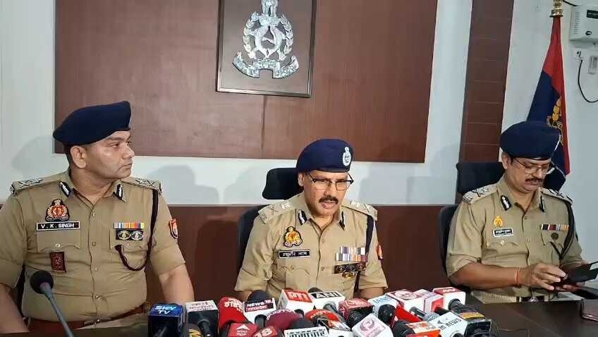 घटना के बारे में जानकारी देते पुलिस कमिश्रर रघुवीर लाल
