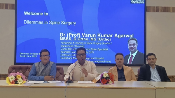 आईएमए बरेली शाखा द्वारा आयोजित “स्पाइन प्रैक्टिस में दुविधाएं एवं नवीनतम प्रगति” विषयक वैज्ञानिक बैठक में विशेषज्ञ चिकित्सक और प्रतिभागी गहन चर्चा करते हुए।