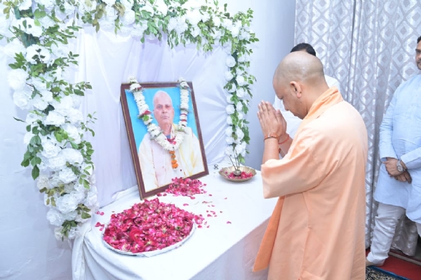 भाजपा नेता रमेश सिंह के आवास पहुंचे सीएम, दिवंगत पिता को दी श्रद्धाजंलि*