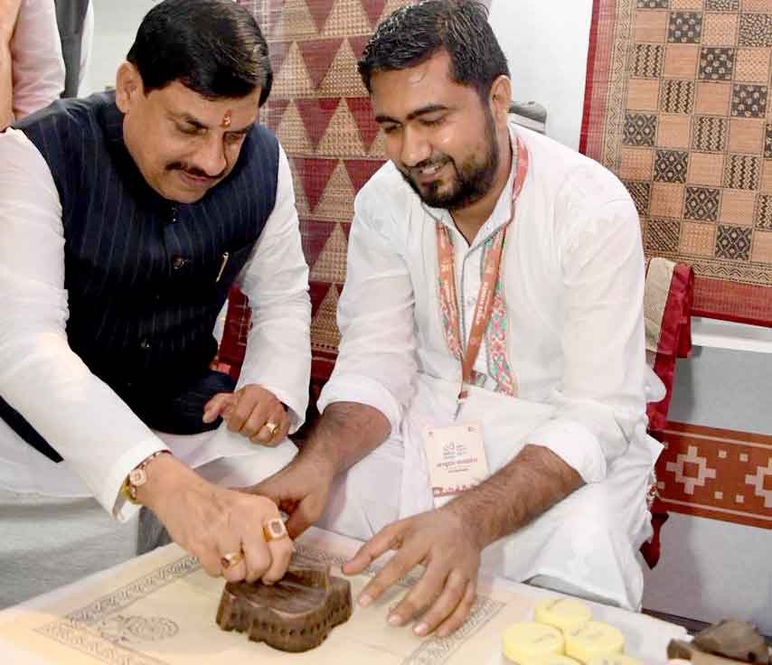 बाग प्रिंट का ठप्पा लगाकर पारंपरिक कला को किया प्रोत्साहित