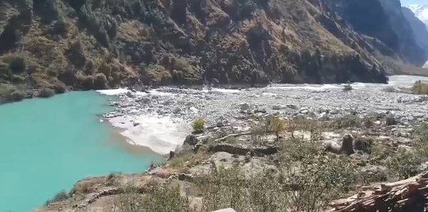 धाैली गंगा में बनी झील का दृश्य।