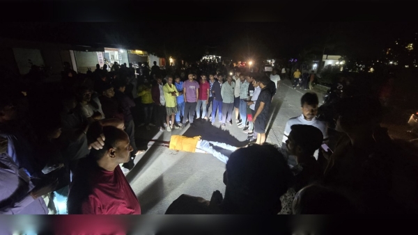 सडक पर पडा शव