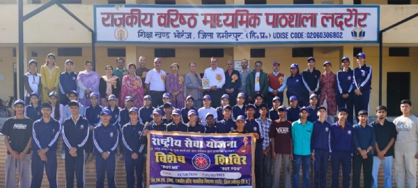 कार्यक्रम में बतौर मुख्य अतिथि के रूप में शक्तिपीठ संतोषी माता के प्रसिद्ध मंदिर लदरौर के प्रधान श्रीबलवंत सिंह ने शिरकत की