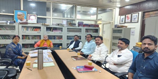 बैठक में मंथन करते राष्ट्रीय सह-संगठन मंत्री