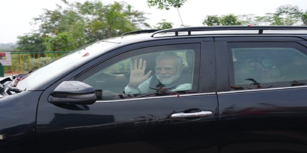 प्रधानमंत्री मोदी छत्तीसगढ़ पहुंचे, नवा रायपुर के सत्यसांई अस्पताल पहुंचकर बच्चों से उनका हालचाल जाना