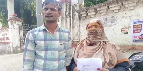 झूठे मुकदमे से पति को बचाने एसएसपी ऑफिस पहुंची फरजाना, बोलीं— मजदूर हैं, किसी बवाल या पार्टी से नहीं लेना-देना
