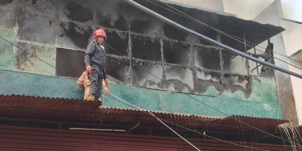 टिफिन के गाेदाम में लगी आग