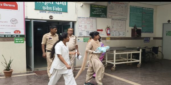 कोरबा : नवजात को जिंदा छोड़ भागी मां,  किसान की सूझबूझ से बची मासूम की जान, ग्रामीणों में आक्रोश