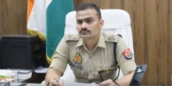 संभल पुलिस अधीक्षक ने 32 पुलिस कर्मियों को किया लाइन हाजिर