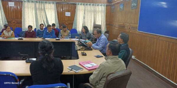 समितियों को आत्मनिर्भर बनाने पर जोर