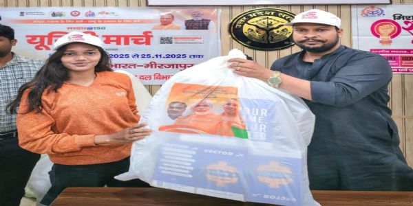 ब्लॉक प्रमुख ने खेल सामग्री बांट कर युवा प्रतिभाओं को दिया नया हौसला