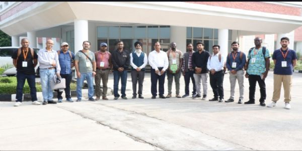 कन्नौज: आईआईटी कानपुर के विदेशी प्रशिक्षुओं ने किया एफएफडीसी का भ्रमण