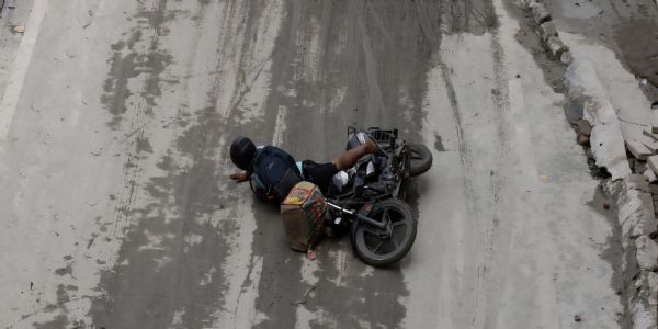 बाइक फिसलने से युवक की मौत