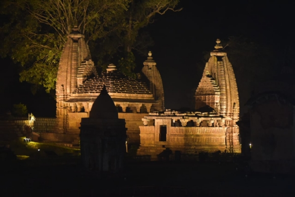 पुरातत्व विभाग की मंदिरों में
