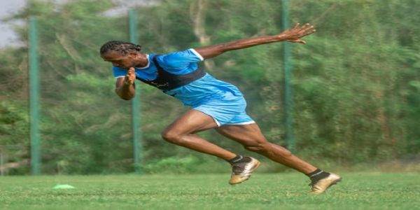 नाइजीरियाई सेंटर-फॉरवर्ड एनसुंगुसी जूनियर एफिओंग