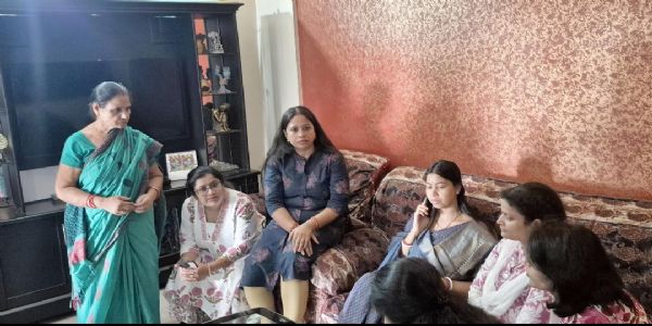 शिक्षिका के घर चोरी मामले में विधायक ने की पीड़ित परिवार से मुलाकात