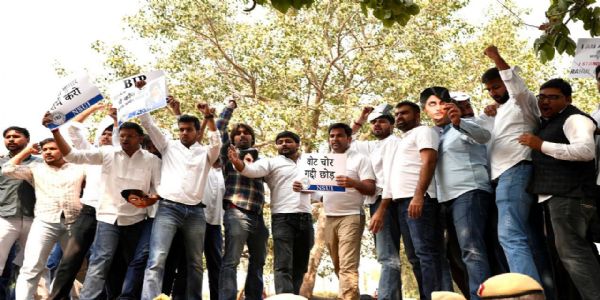 एनएसयूआई का ‘वोट चोरी’ के खिलाफ प्रदर्शन, चुनाव आयोग से जवाबदेही की मांग