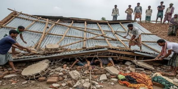बिहार के दानापुर में कच्चा मकान गिरा, पति-पत्नी और तीन बच्चों की मौत