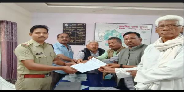 बलरामपुर : बृहस्पति सिंह के विवादित बयान पर भड़की कांग्रेस, बलरामपुर में एफआईआर दर्ज कराने सौंपा आवेदन