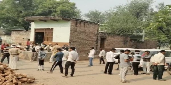 पत्थर हटाने की बात पर हुआ खूनी विवाद: बुजुर्ग महिला पर फरसे से वार, इलाज के दौरान मौत