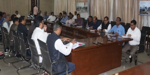 स्काडा के अंतर्गत हो रहे कार्यों में प्रगति न बढ़ने पर जिलाधिकारी ने जताई नाराजगी, लगाई फटकार