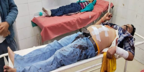 दावत से लाैट रहे युवक पर चाकू से जानलेवा हमला, हालत गंभीर