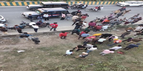 अपडेट: काली मां की मूर्ति विसर्जित करके घर लौट रहे लोगों से भरा अनियंत्रित पिकअप पुल से नीचे गिरा, 18 घायल, तीन की मौत