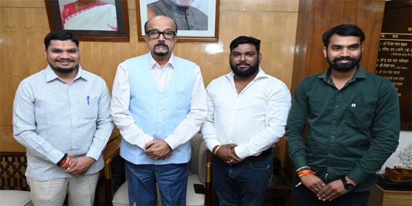 राज्यपाल रमेन डेका से भारोत्तोलन संघ के पदाधिकारियों ने की मुलाकात