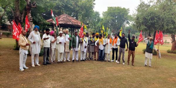 फतेहाबाद : डीसी से मिला संयुक्त किसान मोर्चा का प्रतिनिधिमंडल, 20 सूत्रीय मांग पत्र सीएम को भेजा