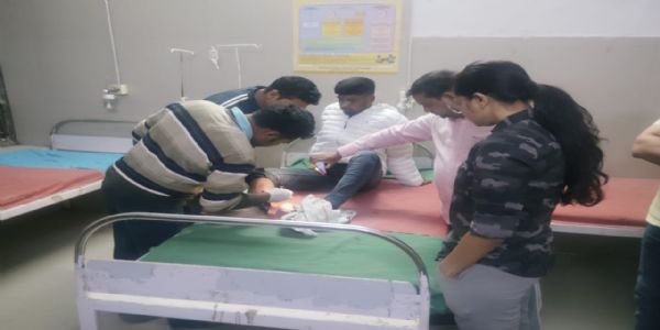 जाैनपुर : मुठभेड़ में वांछित अभियुक्त पुलिस की गाेली से घायल