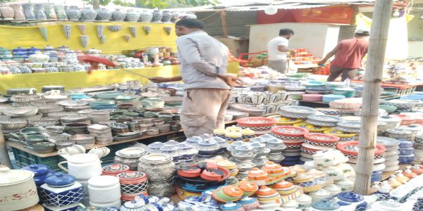 स्टील के बर्तनों से है चीनी मिट्टी के बर्तनों का मुकाबला, गमले कप सर्वाधिक लोकप्रिय