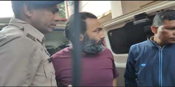 रायपुर : कुख्यात सूदखोर वीरेंद्र तोमर को चार दिन की पुलिस रिमांड पर