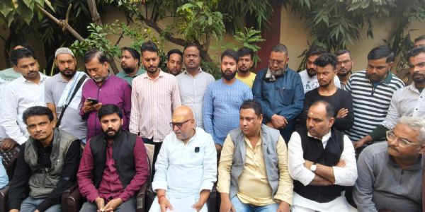 दालमंडी चौड़ीकरण से प्रभावित व्यापारी कांग्रेस प्रदेश अध्यक्ष अजय राय से मिले, सरकार पर दमनात्मक कार्रवाई का आरोप