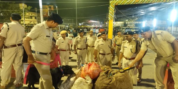 सारण में 4 पुलिसकर्मियों पर गिरी गाज औचक निरीक्षण में ड्यूटी से नदारद मिले जवान