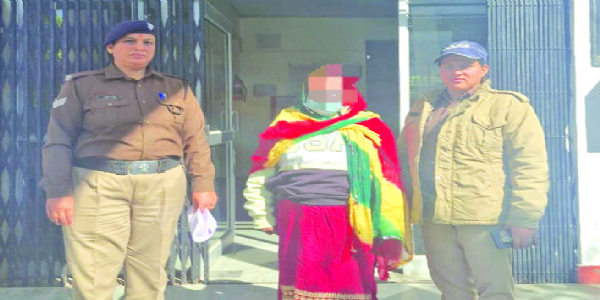 गांव छोड़कर भागने की फिराक में थी दहेज हत्या की आरोपिता, गिरफ्तार