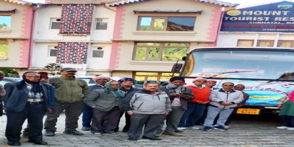 दीनदयाल मातृ-पितृ तीर्थाटन योजना के तहत 33 बुजुर्ग बद्रीनाथ धाम के लिए रवाना