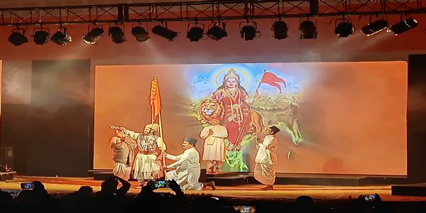 छत्तीसगढ़ में डॉ. हेडगेवार के जीवन पर अद्भुत नाट्य मंचन, वंदे मातरम के जयघोष से गूंज उठा अंबिकापुर