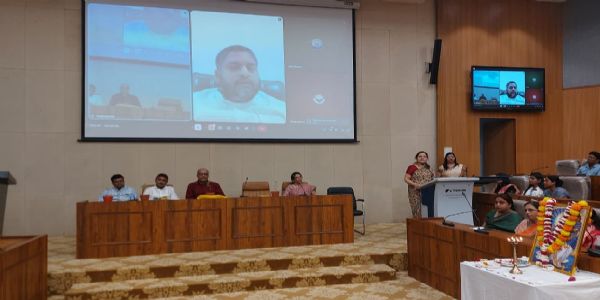 भावनाओं पर केन्द्रित है भारतीय संस्कृति, अनेकों आक्रमणों के बावजूद अक्षुण्ण है स्वरुप : प्रो. आर के द्विवेदी