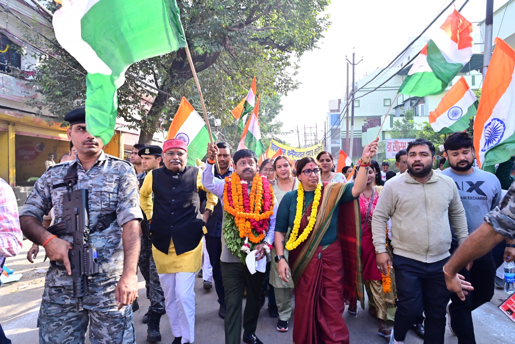 खेलो इण्डिया और फिट भारत खेल का उद्घाटन करते हुए मंत्री नंद गोपाल नन्दी एवं पूर्व मेयर अभिलाशा गुप्ता का छाया चित्र खेलो इण्डिया और फिट भारत खेल का उद्घाटन करते हुए मंत्री नंद गोपाल नन्दी एवं पूर्व मेयर अभिलाशा गुप्ता का छाया चित्र