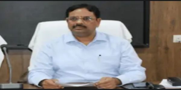 कई योजनाओं का बुरा हाल, डीएम ने बैठक में अधिकारियों को दी चेतावनी