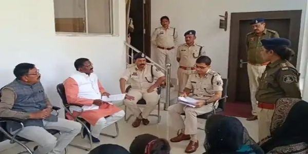 बलरामपुर : कस्टडी में युवक की मौत से हड़कंप, चार पुलिसकर्मी लाइन हाजिर, परिजनों ने न्याय और मुआवजे की मांग की