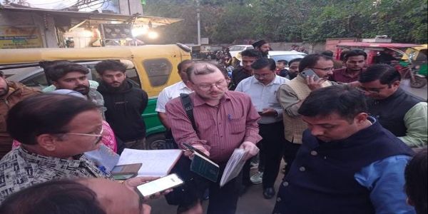 भोपालः कलेक्टर ने पुतलीघर के विभिन्न मतदान केंद्रों में विशेष गहन पुनरीक्षण कार्य का किया निरीक्षण