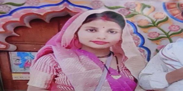 संदिग्ध परिस्थितियों में महिला ने फांसी लगाई, माैत