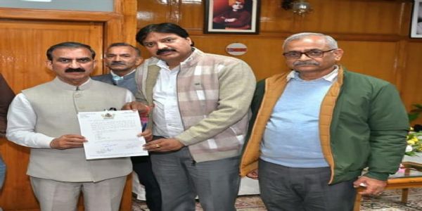 पूर्व मेयर ने मुख्यमंत्री से की मुलाकात, 6 नए पटवार सर्कल खोलने की उठाई मांग