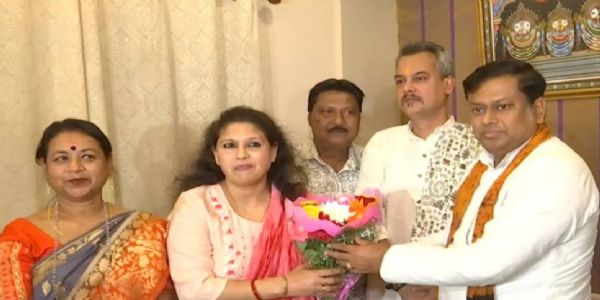 पूर्व तैराक बुला चौधरी के घर पहुंचे केंद्रीय मंत्री सुकांत मजूमदार, राजनीतिक अटकलें तेज